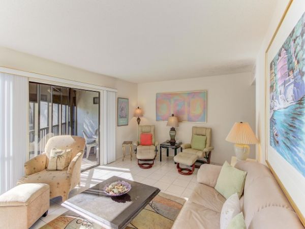 Siesta Key Value Priced Vacation Condo Walk to Beach