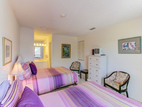 Siesta Key Value Priced Vacation Condo Walk to Beach