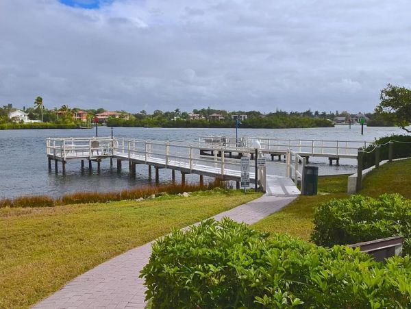 Siesta Key Value Priced Vacation Condo Walk to Beach