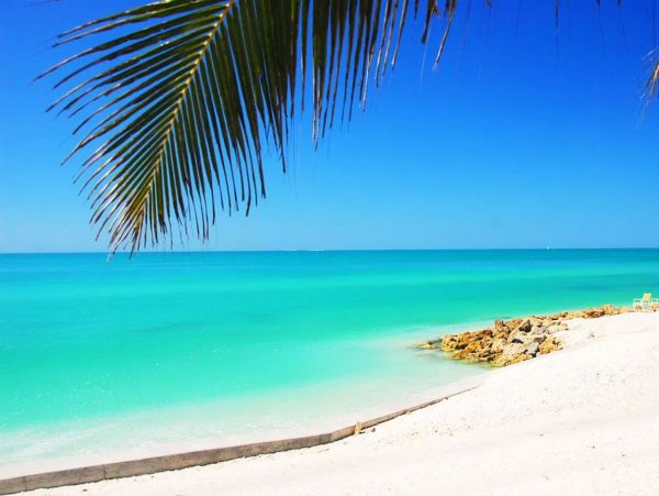 Siesta Key Value Priced Vacation Condo Walk to Beach
