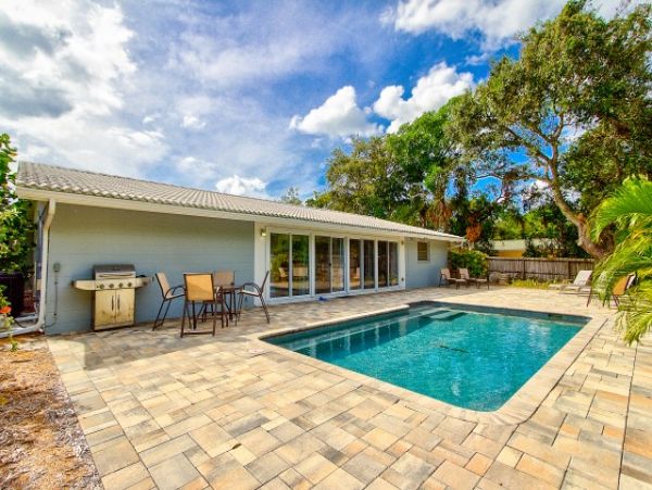 Siesta Vacation Cottage Sleeps Ten Guests