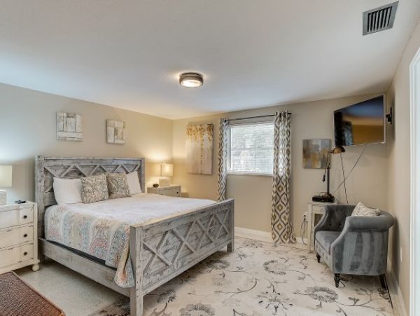 Siesta Vacation Cottage Sleeps Ten Guests