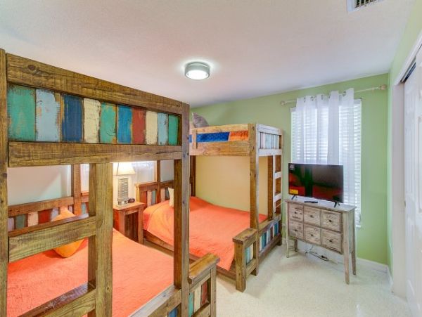 Siesta Vacation Cottage Sleeps Ten Guests