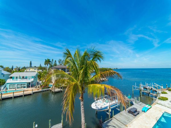 What a Spectacular Luxury Anna Maria Island Pool Home