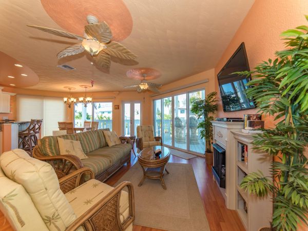 What a Spectacular Luxury Anna Maria Island Pool Home
