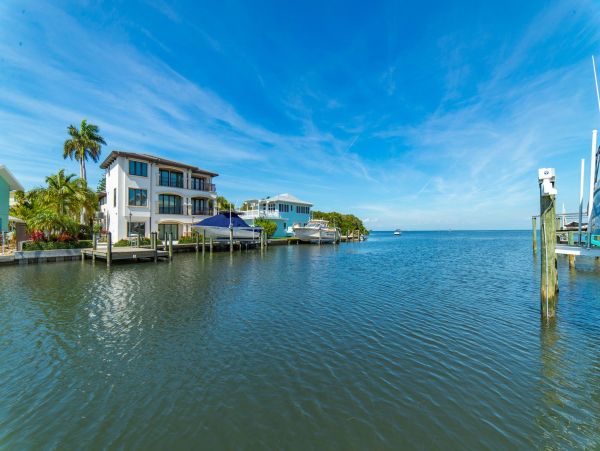 What a Spectacular Luxury Anna Maria Island Pool Home