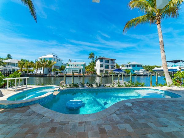What a Spectacular Luxury Anna Maria Island Pool Home