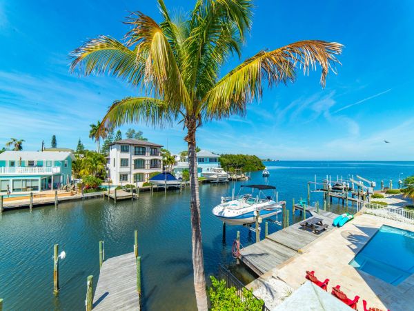 What a Spectacular Luxury Anna Maria Island Pool Home