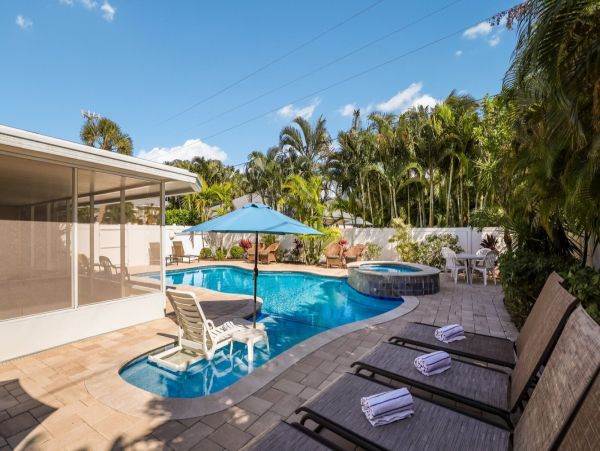 Holmes Beach Luxurious Four Bedroom Pool Home