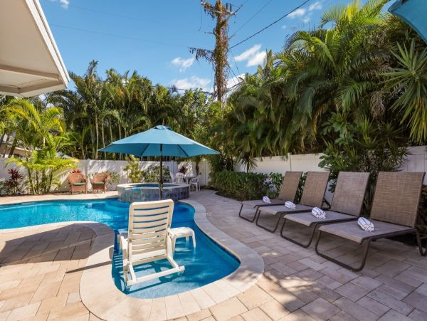 Holmes Beach Luxurious Four Bedroom Pool Home