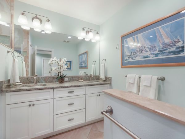Holmes Beach Luxurious Four Bedroom Pool Home