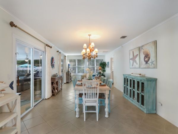 Holmes Beach Luxurious Four Bedroom Pool Home
