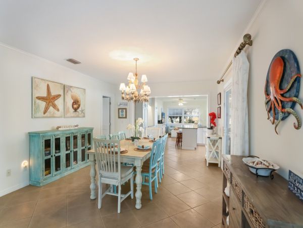 Holmes Beach Luxurious Four Bedroom Pool Home