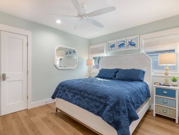 Holmes Beach Luxurious Four Bedroom Pool Home