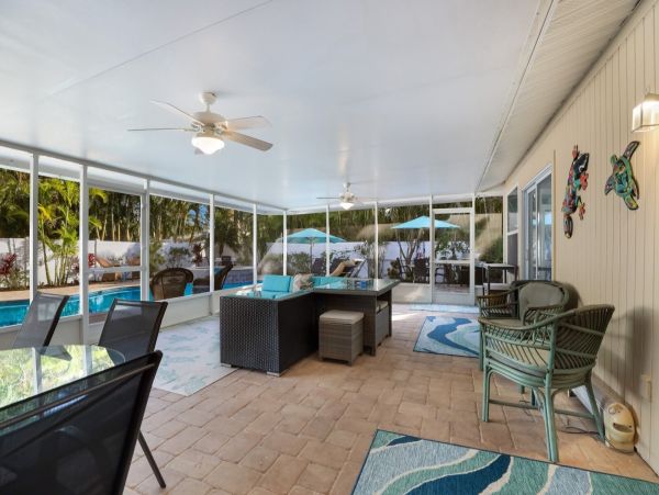 Holmes Beach Luxurious Four Bedroom Pool Home