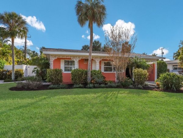 Holmes Beach Luxurious Four Bedroom Pool Home