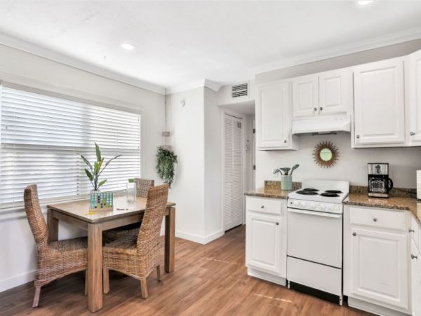 Modern Anna Maria Vacation Condo One Bedroom Walk To Beach