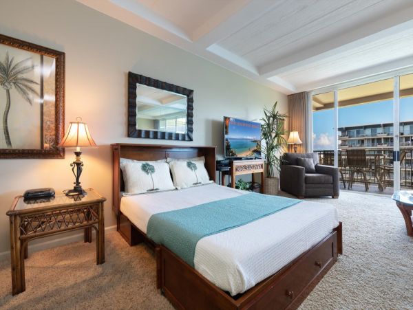One Bedroom Beach Condo Sleeps 4 with Communal Pool
