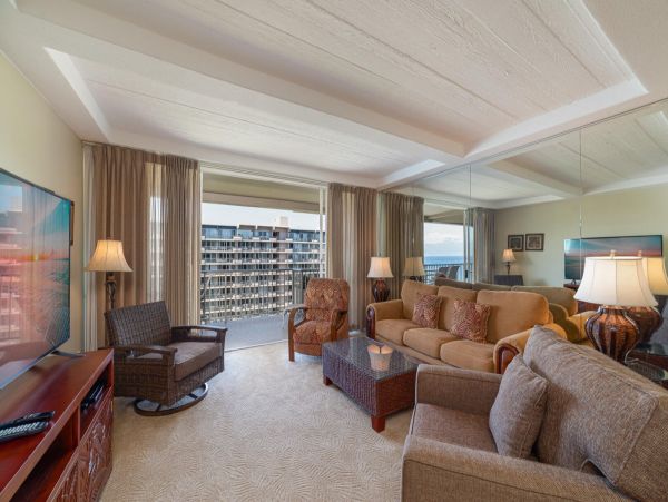 One Bedroom Beach Condo Sleeps 4 with Communal Pool