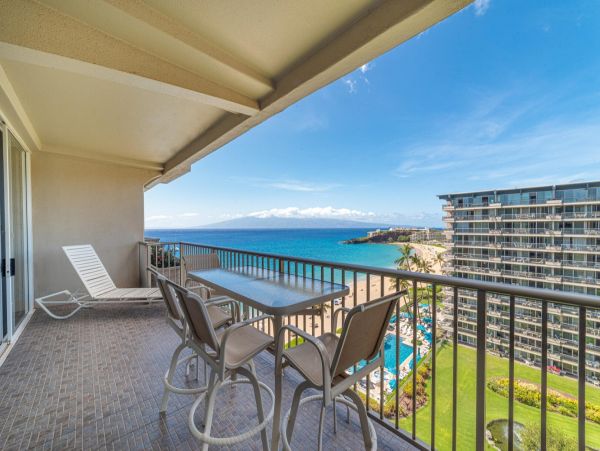 One Bedroom Beach Condo Sleeps 4 with Communal Pool