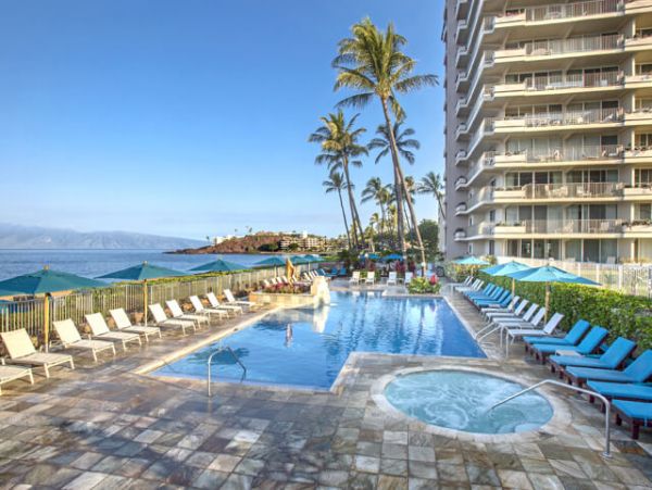 One Bedroom Beach Condo Sleeps 4 with Communal Pool