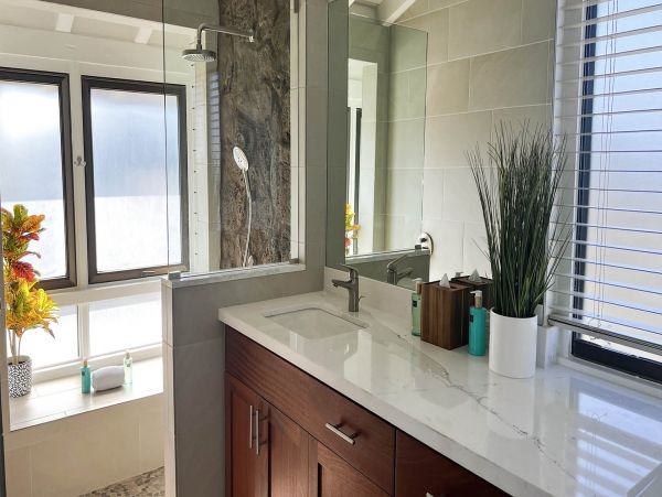 Charming Condo with Partial Ocean Views Sleeps 4