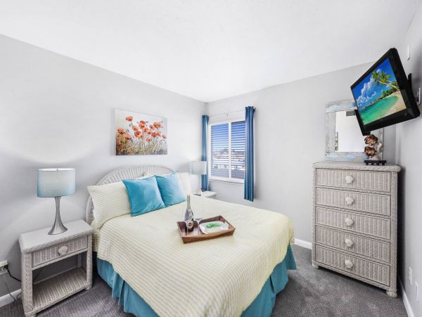 Marco Island One Bedroom Vacation Rental Walk to Beach