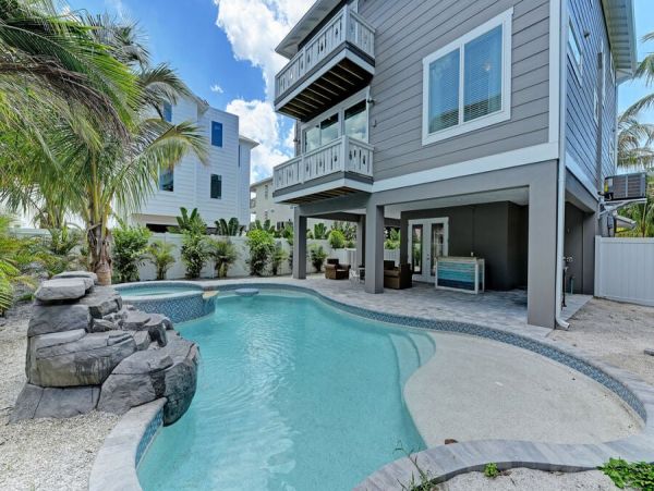 Luxury Six Bedroom Private Pool Rental on Anna Maria Island