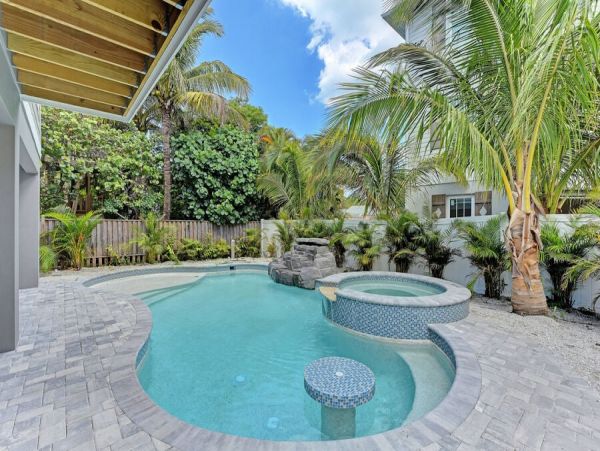 Luxury Six Bedroom Private Pool Rental on Anna Maria Island