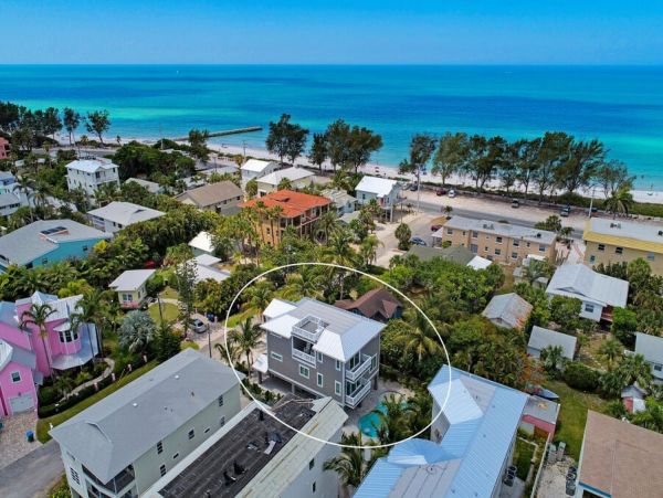 Luxury Six Bedroom Private Pool Rental on Anna Maria Island