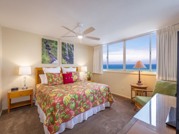 VIEWS! 2/2 Beachfront Condo