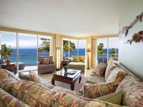 VIEWS! 2/2 Beachfront Condo