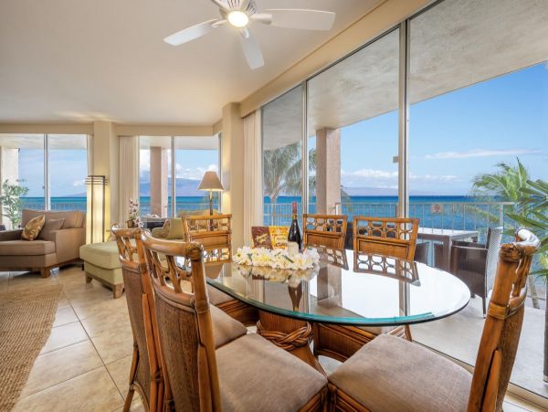 VIEWS! 2/2 Beachfront Condo