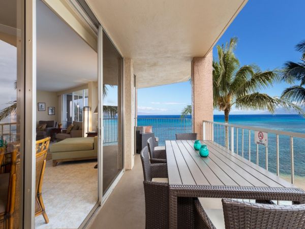 VIEWS! 2/2 Beachfront Condo