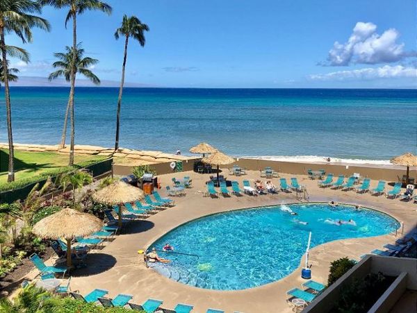 VIEWS! 2/2 Beachfront Condo