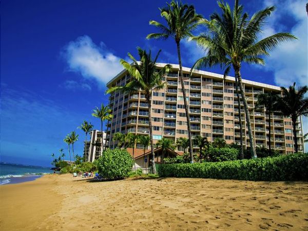 VIEWS! 2/2 Beachfront Condo