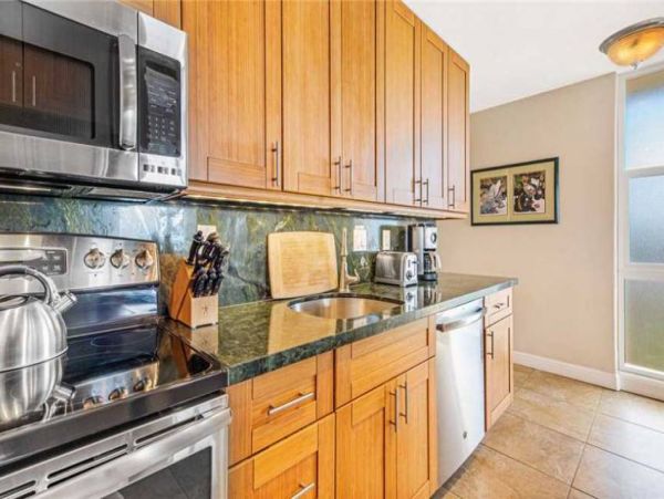 Oceanview Lahaina Vacation Condo One Bedroom