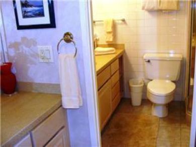 Full Ocean Views - One Bedroom Condo - Sleeps Four Guests