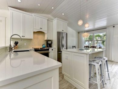 Spacious Modern Kitchen