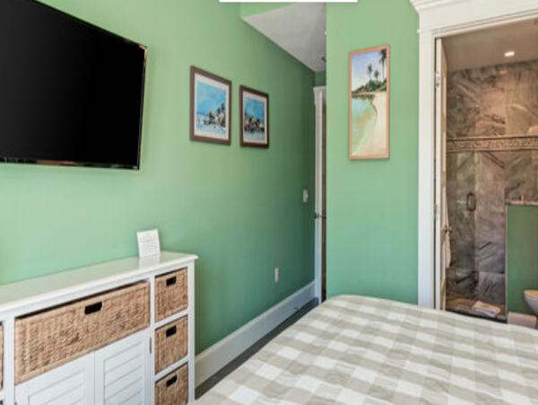 Luxury Holmes Beach 3 Bedroom Plus Den Walk to Beach Rental