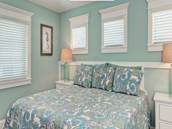 Luxury Holmes Beach 3 Bedroom Plus Den Walk to Beach Rental