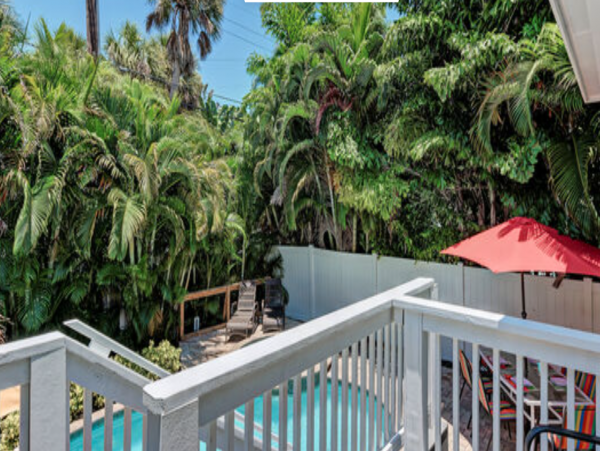 Luxury Holmes Beach 3 Bedroom Plus Den Walk to Beach Rental