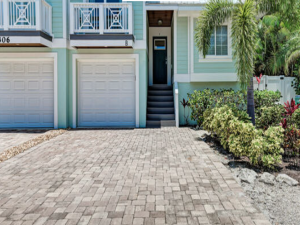 Luxury Holmes Beach 3 Bedroom Plus Den Walk to Beach Rental