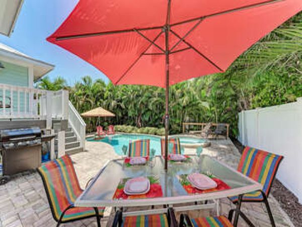 Luxury Holmes Beach 3 Bedroom Plus Den Walk to Beach Rental