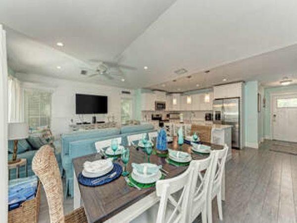 Luxury Holmes Beach 3 Bedroom Plus Den Walk to Beach Rental