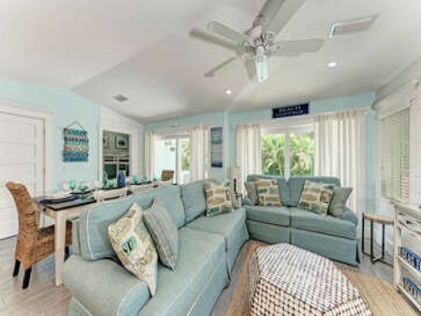 Luxury Holmes Beach 3 Bedroom Plus Den Walk to Beach Rental