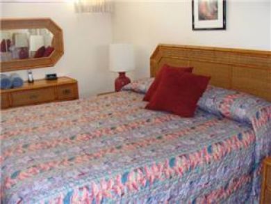 One Bedroom Beach Condo Sleeps Four Guests Communal Pool