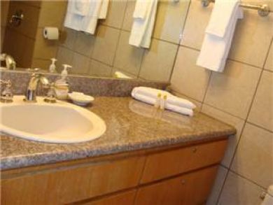 One Bedroom Beach Condo Sleeps Four Guests Communal Pool