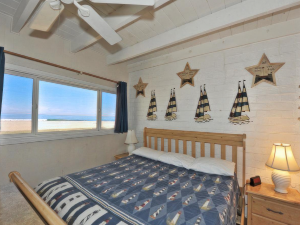Mission Beach Value Rental with Five Bedrooms
