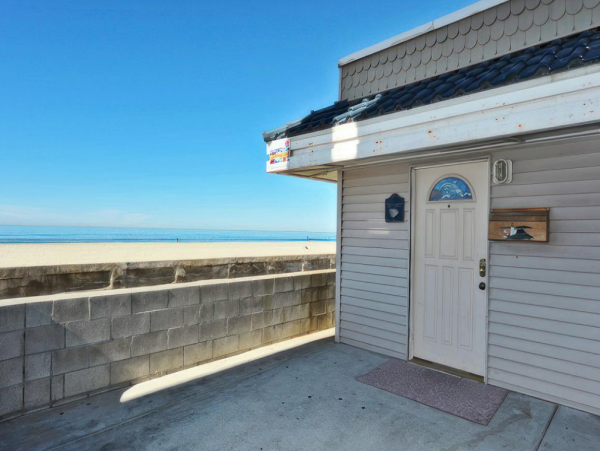 Mission Beach Value Rental with Five Bedrooms